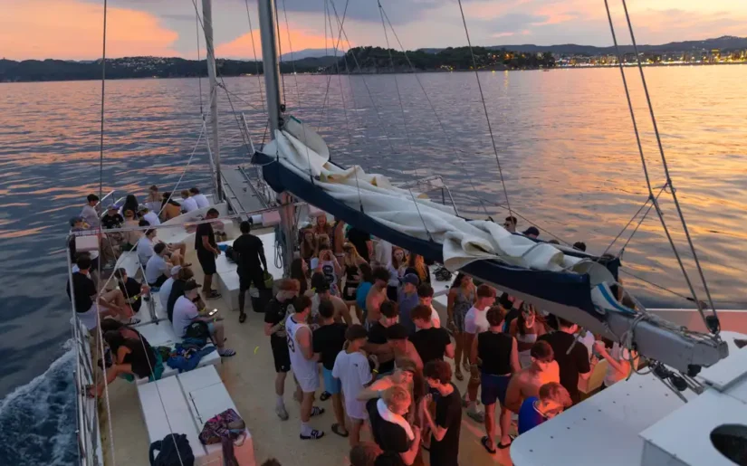 Catamaran Cruise Lloret de Mar – ein Tag auf dem Meer, der hängen bleibt (ab 16)