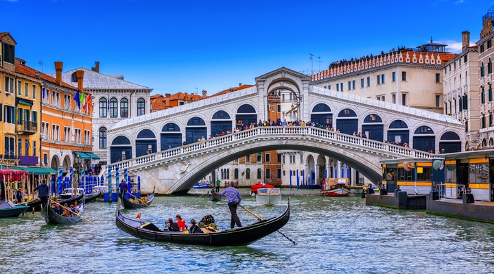 Rialtobrücke und Canal Grande in Venedig  - © Ekaterina Belova - stock.adobe.com