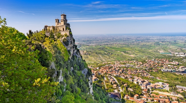 Blick auf den Monte Titano und die Festung San Marino  - © giovegaphotography - stock.adobe.com